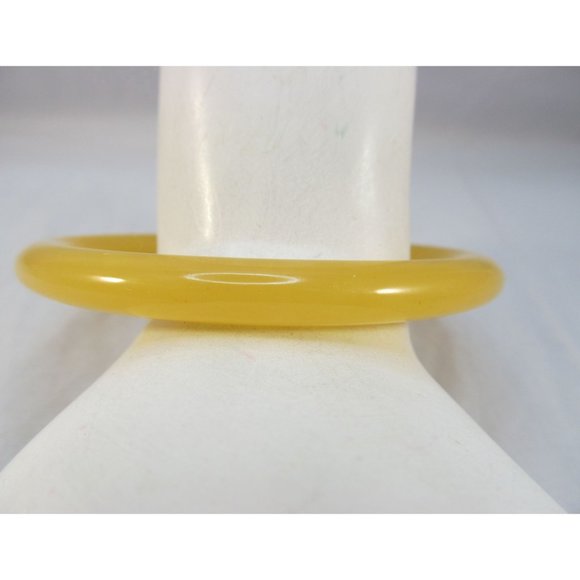 Vintage Yellow Marbled Bakelite Bangle Bracelet - Picture 10 of 10